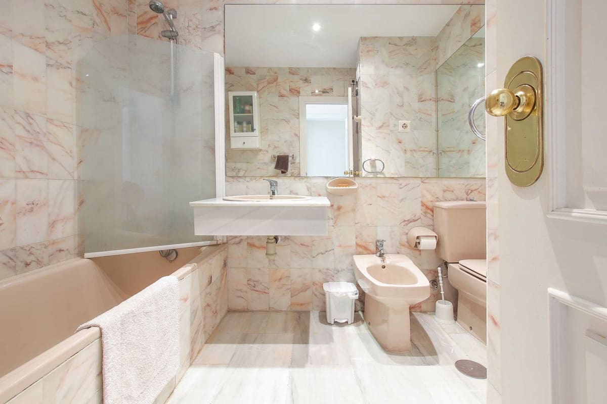 2 bedroom Apartment for sale in Nueva Andalucia with pool - € 579,900 (Ref: 9007723)