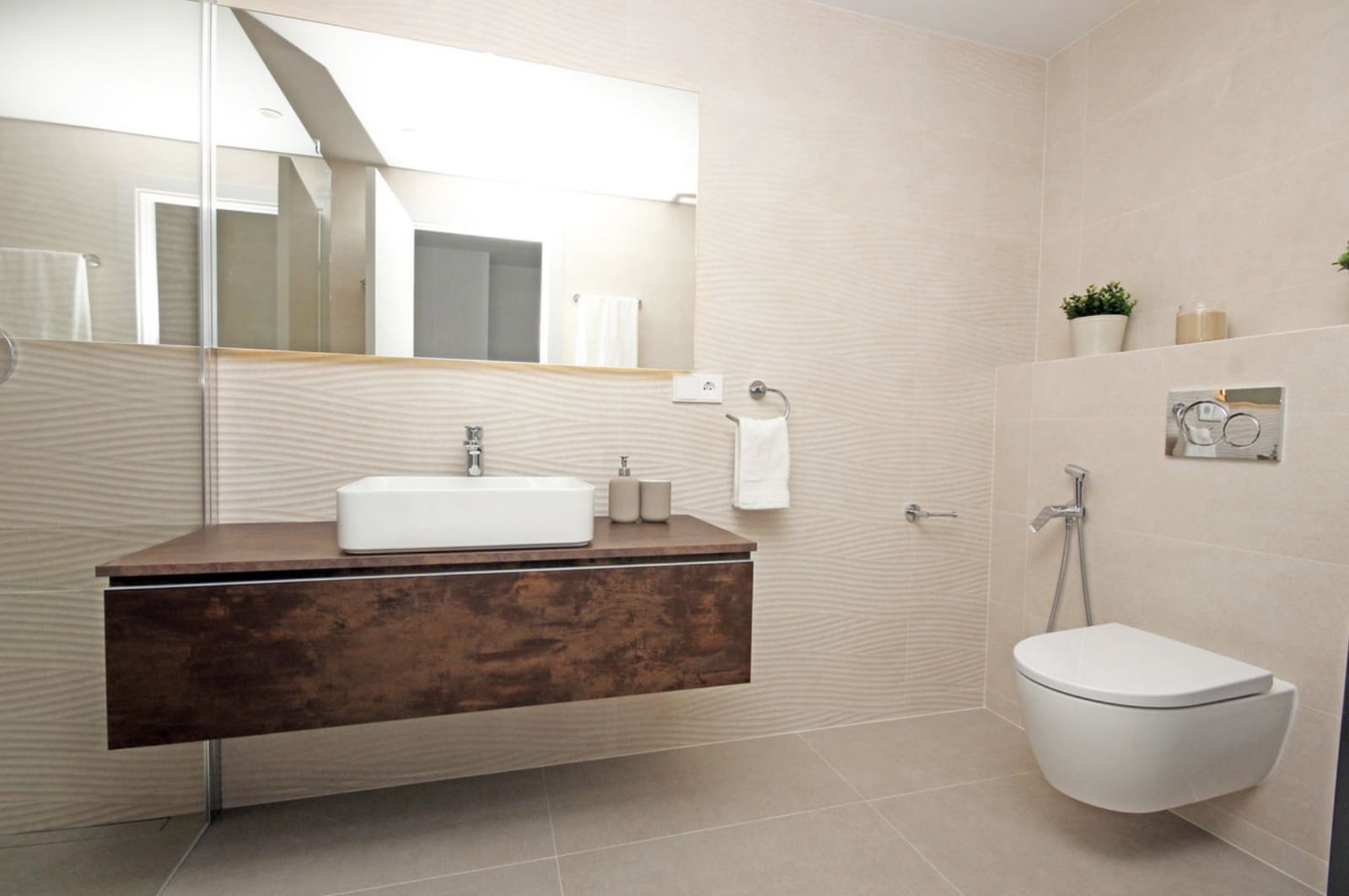 3 bedroom Apartment for sale in Nueva Andalucia with pool garage - € 1,190,000 (Ref: 9013816)