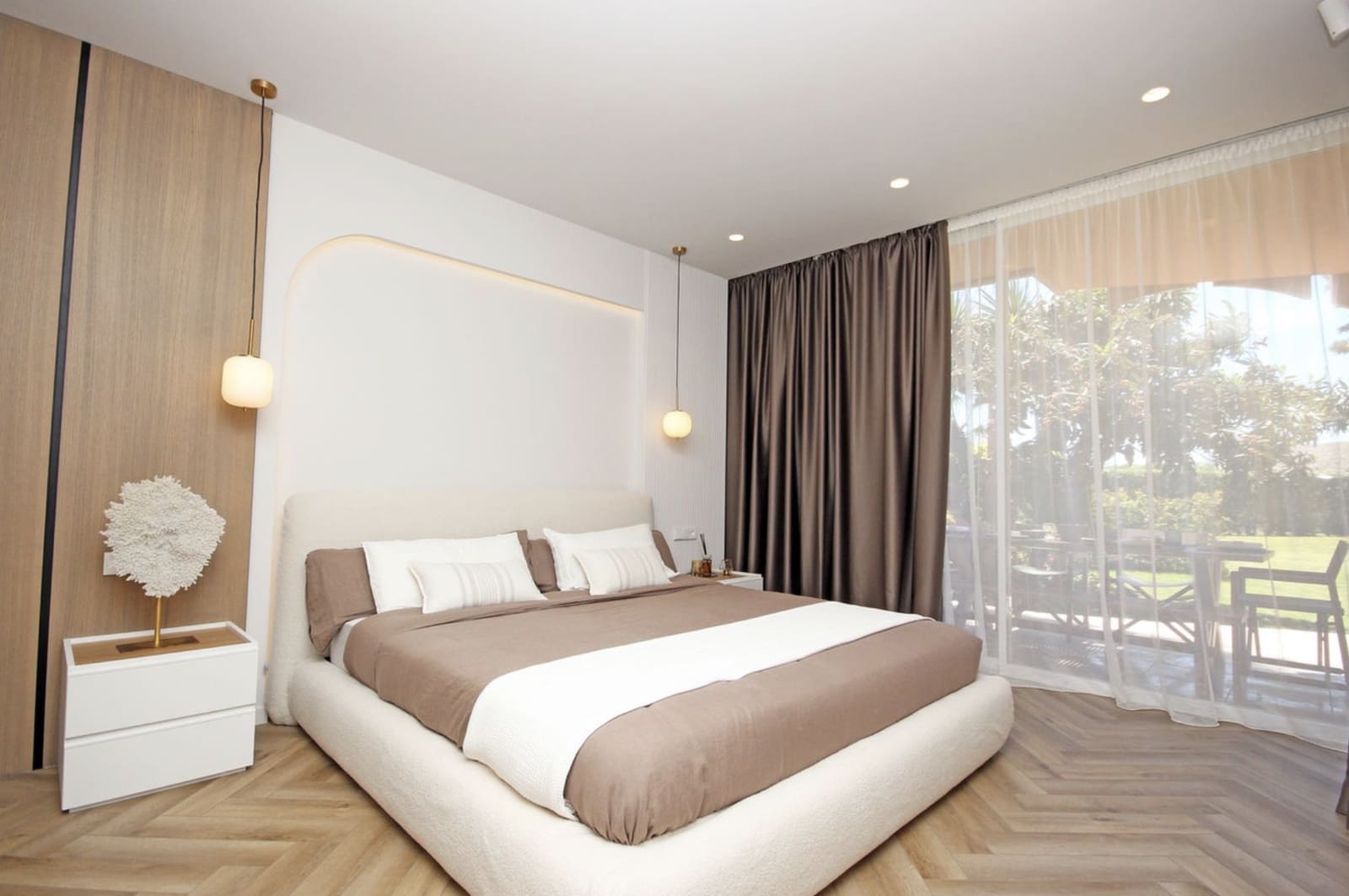 3 bedroom Apartment for sale in Nueva Andalucia with pool garage - € 1,190,000 (Ref: 9013816)