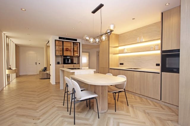 3 chambre Appartement à vendre à Nueva Andalucia, Marbella avec piscine garage - 1 190 000 € (Ref: 9013816)