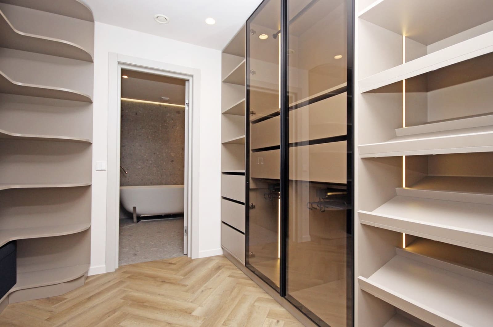 3 bedroom Apartment for sale in Nueva Andalucia with pool garage - € 1,190,000 (Ref: 9013816)