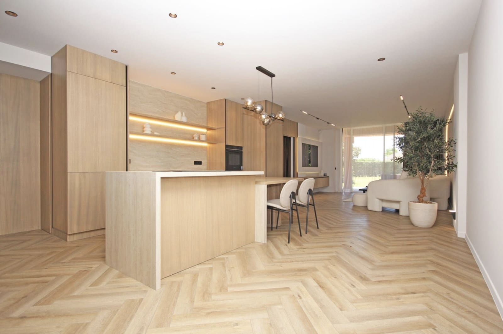 3 bedroom Apartment for sale in Nueva Andalucia with pool garage - € 1,190,000 (Ref: 9013816)