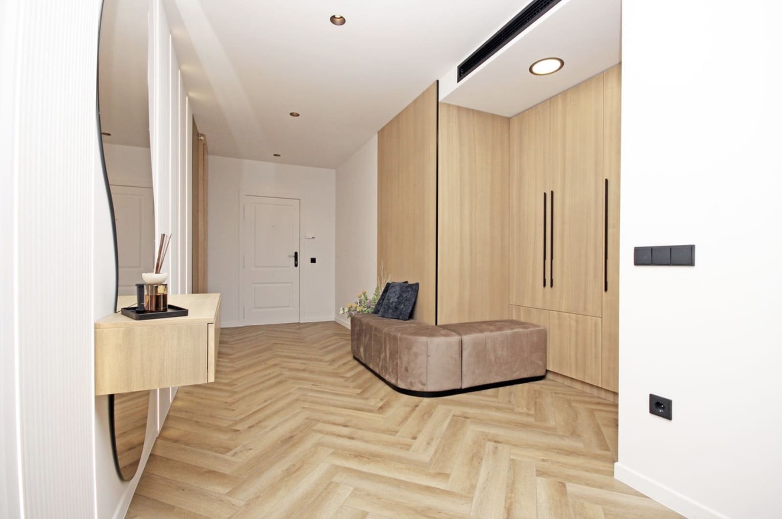 3 bedroom Apartment for sale in Nueva Andalucia with pool garage - € 1,190,000 (Ref: 9013816)