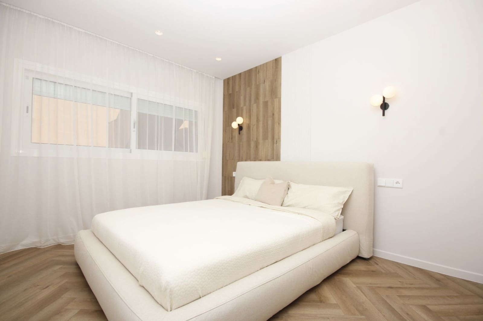 3 bedroom Apartment for sale in Nueva Andalucia with pool garage - € 1,190,000 (Ref: 9013816)