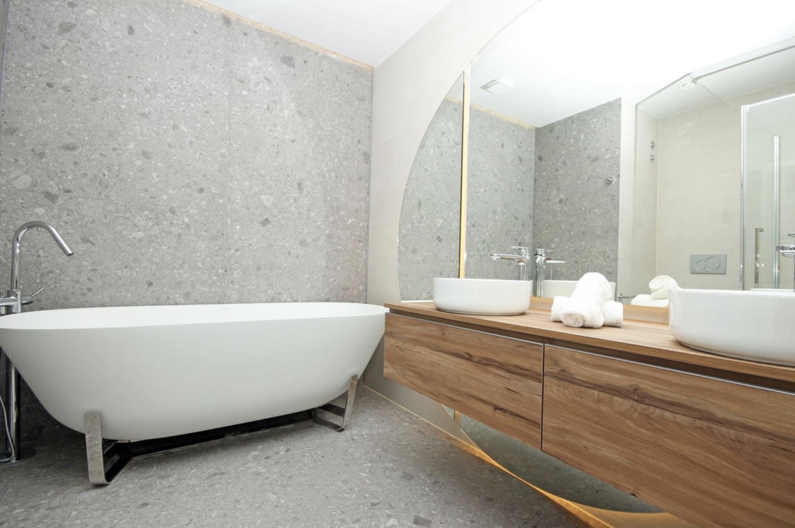 3 bedroom Apartment for sale in Nueva Andalucia with pool garage - € 1,190,000 (Ref: 9013816)