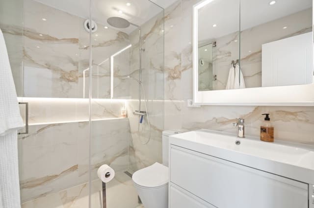 4 chambre Maison de Ville à vendre à San Pedro de Alcantara, Marbella avec garage - 1 155 000 € (Ref: 9013817)