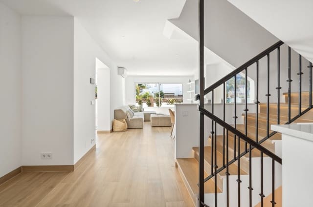 4 makuuhuone Omakotitalo myytävänä paikassa San Pedro de Alcantara, Marbella mukana 
autotalli - 1 155 000 € (Ref: 9013817)
