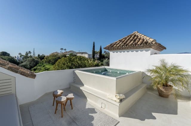 3 soveværelse Byhus til salg i Nueva Andalucia, Marbella med swimmingpool garage - € 1.750.000 (Ref: 9013818)