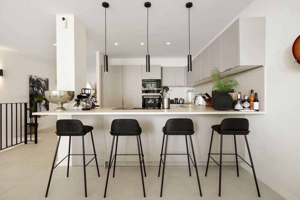 4 chambre Maison de Ville à vendre à Nueva Andalucia avec piscine garage - 949 000 € (Ref: 9020938)