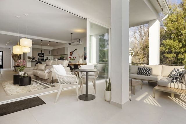 4 chambre Maison de Ville à vendre à Nueva Andalucia, Marbella avec piscine garage - 949 000 € (Ref: 9020938)