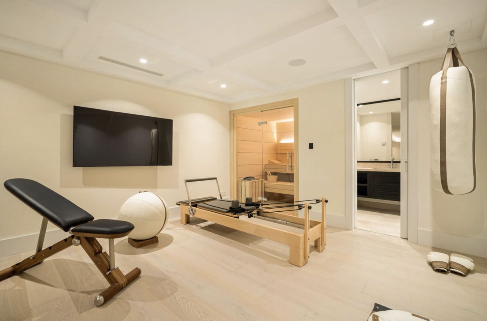 6 soverom Villa til salgs i Marbella med svømmebasseng garasje - € 8 950 000 (Ref: 9023177)