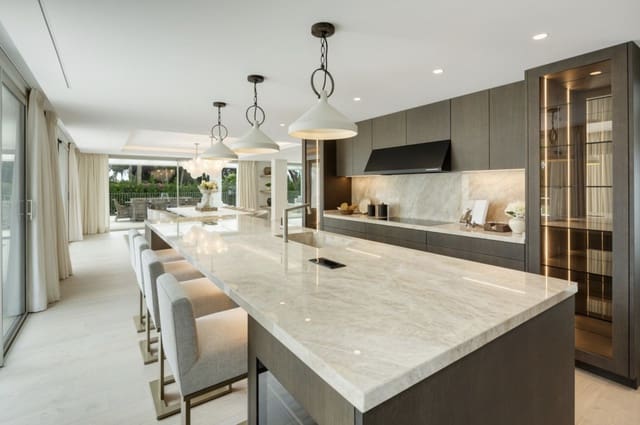 Chalet de 6 habitaciones en Marbella en venta con piscina garaje - 8.950.000 € (Ref: 9023177)