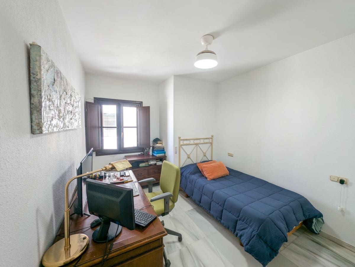 3 bedroom Penthouse for sale in Marbella - € 725,000 (Ref: 9026748)