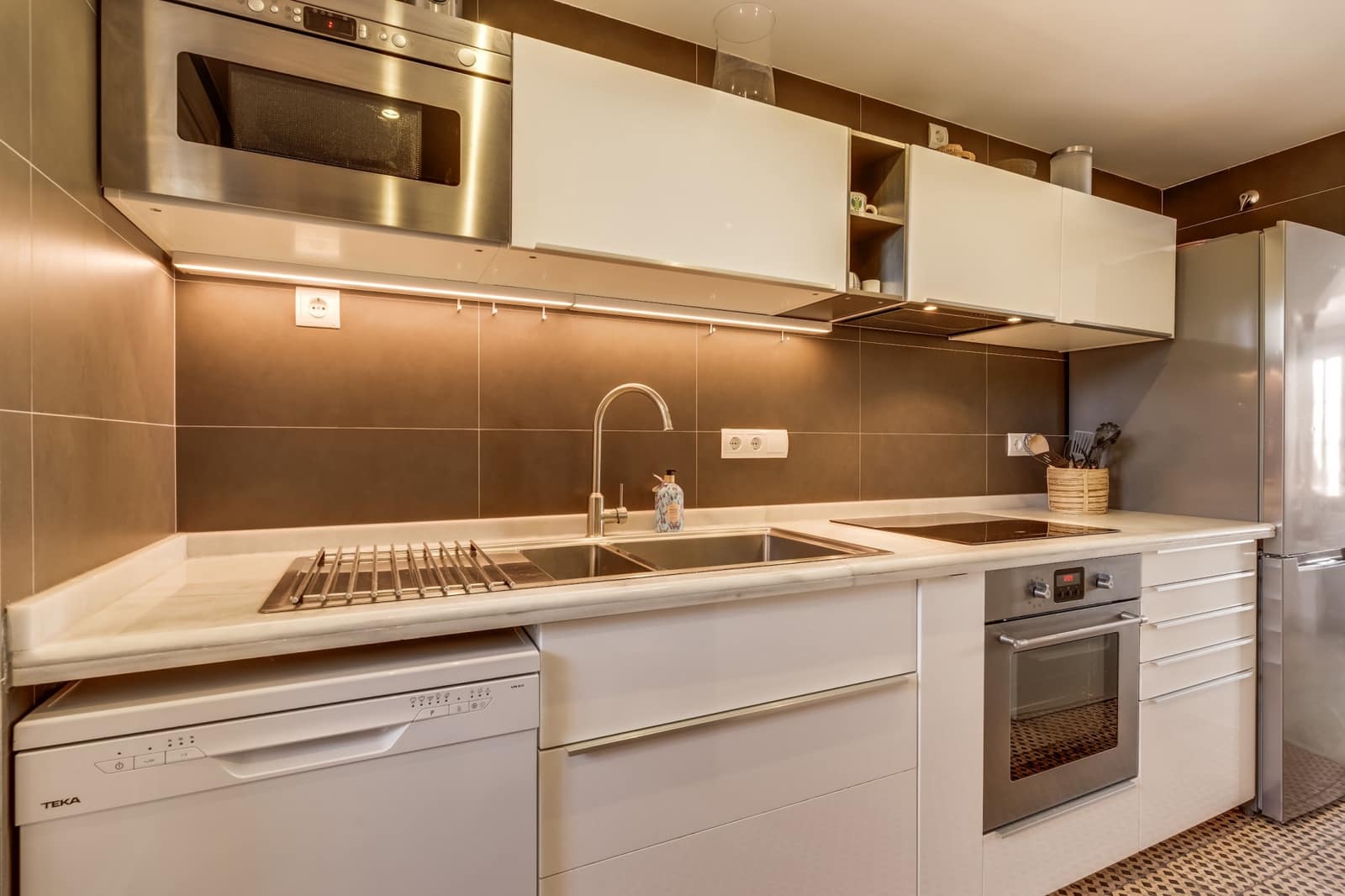 2 bedroom Penthouse for sale in Marbella with pool garage - € 560,000 (Ref: 9029491)