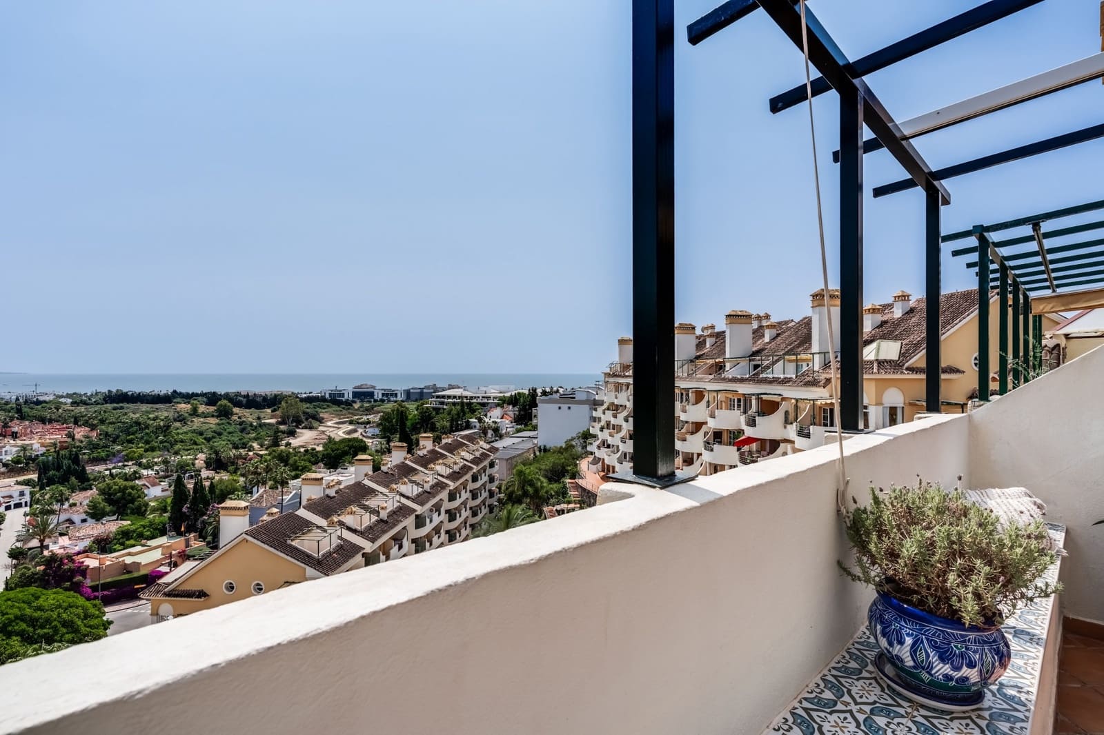 2 bedroom Penthouse for sale in Marbella with pool garage - € 560,000 (Ref: 9029491)