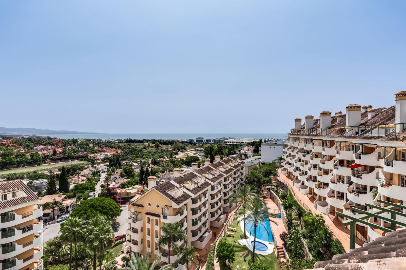 2 bedroom Penthouse for sale in Marbella with pool garage - € 560,000 (Ref: 9029491)
