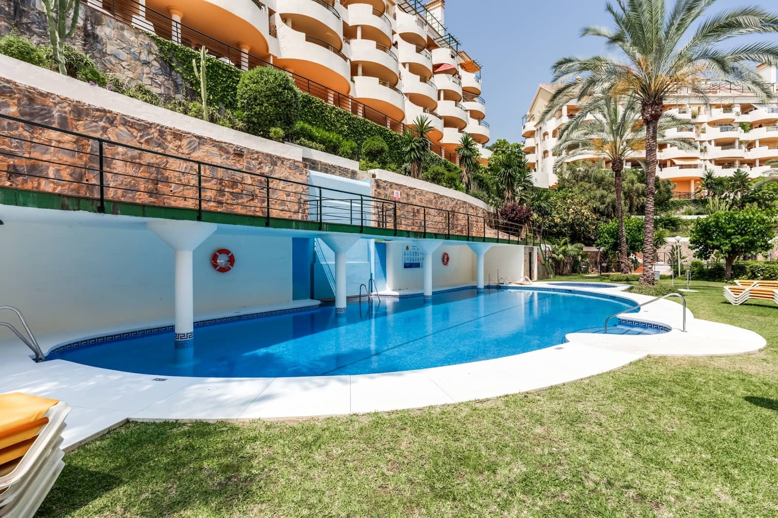 2 bedroom Penthouse for sale in Marbella with pool garage - € 560,000 (Ref: 9029491)