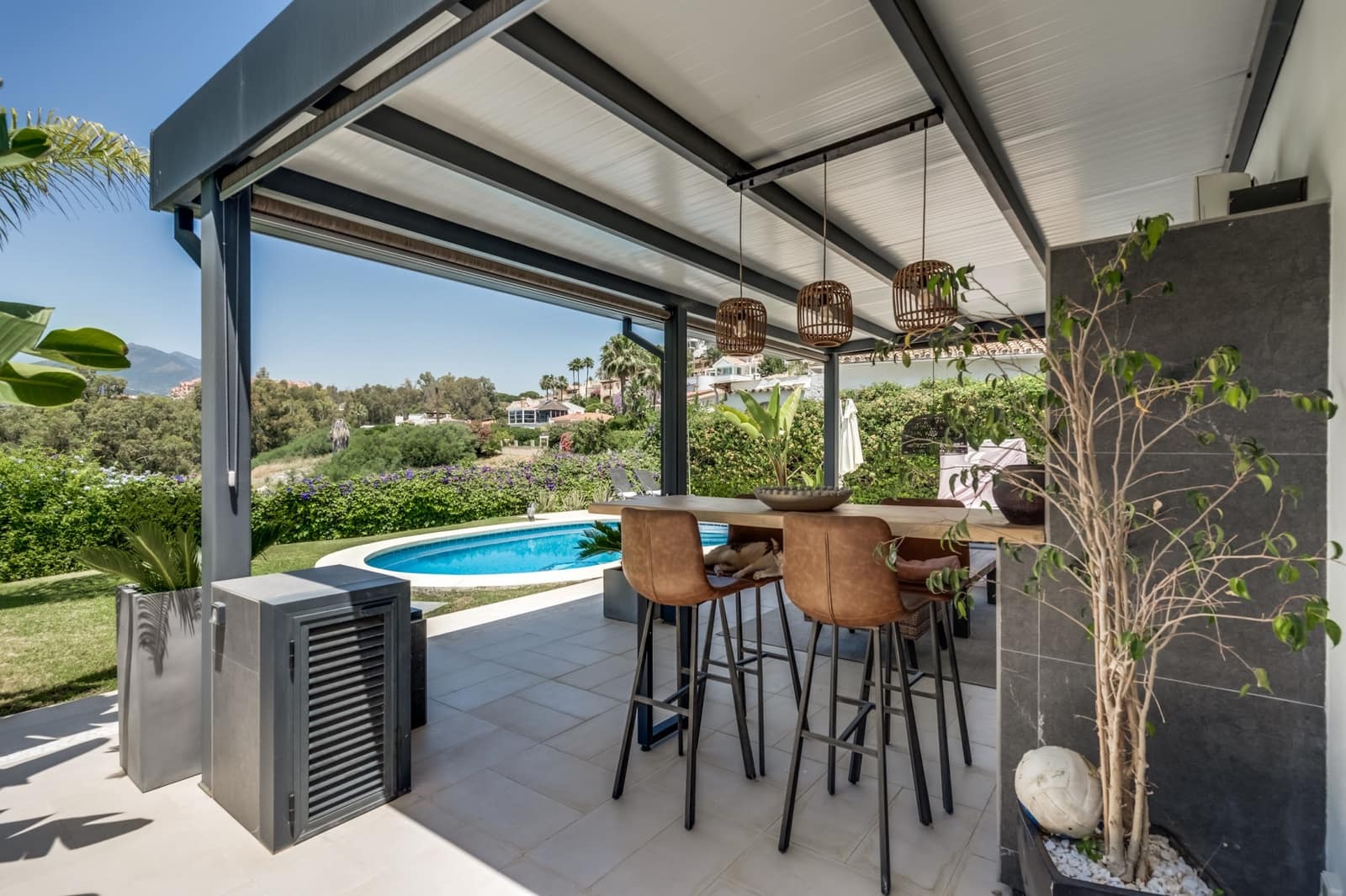 4 bedroom Villa for sale in Nueva Andalucia with pool garage - € 1,995,000 (Ref: 9034451)