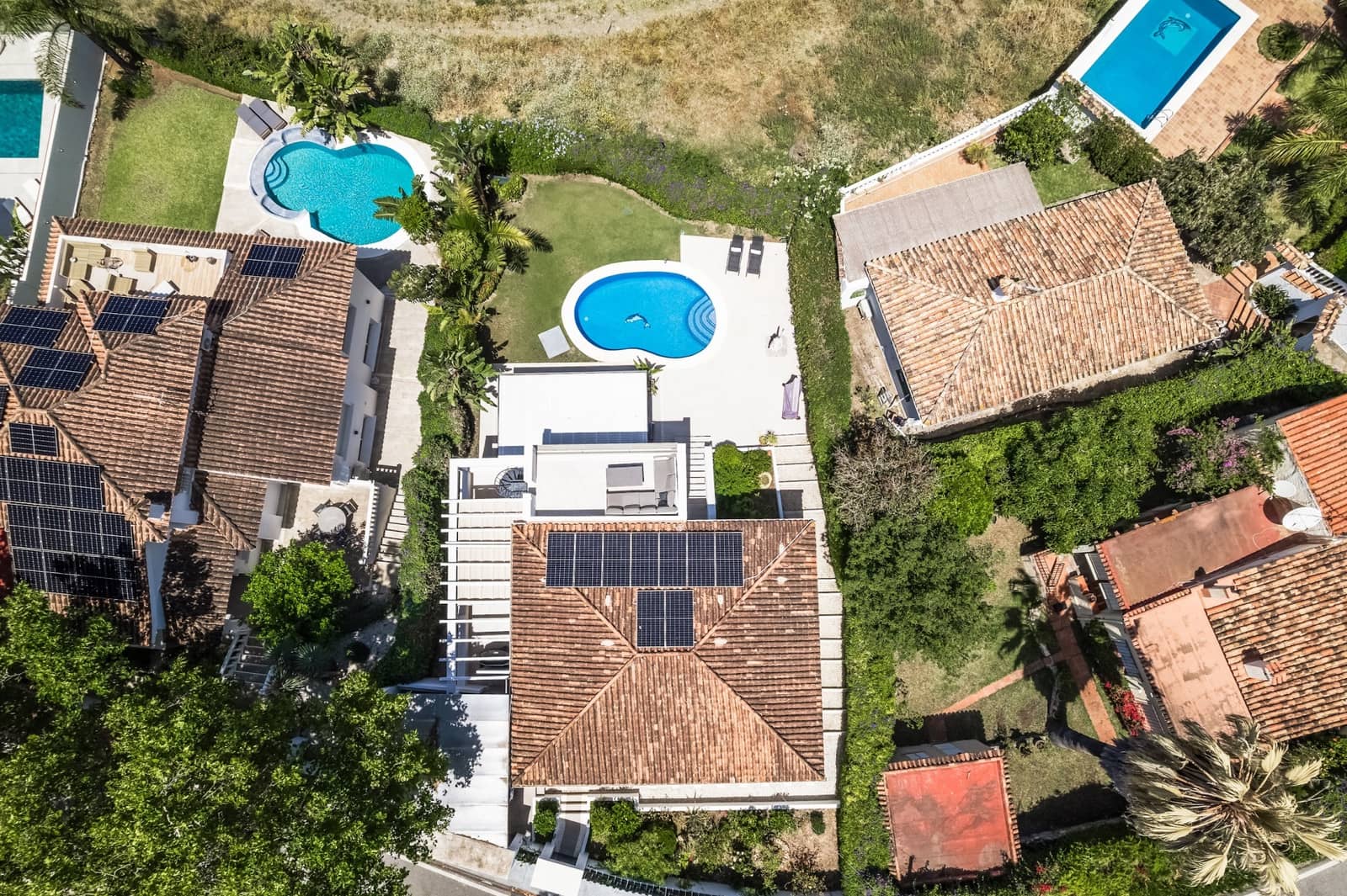 4 bedroom Villa for sale in Nueva Andalucia with pool garage - € 1,995,000 (Ref: 9034451)