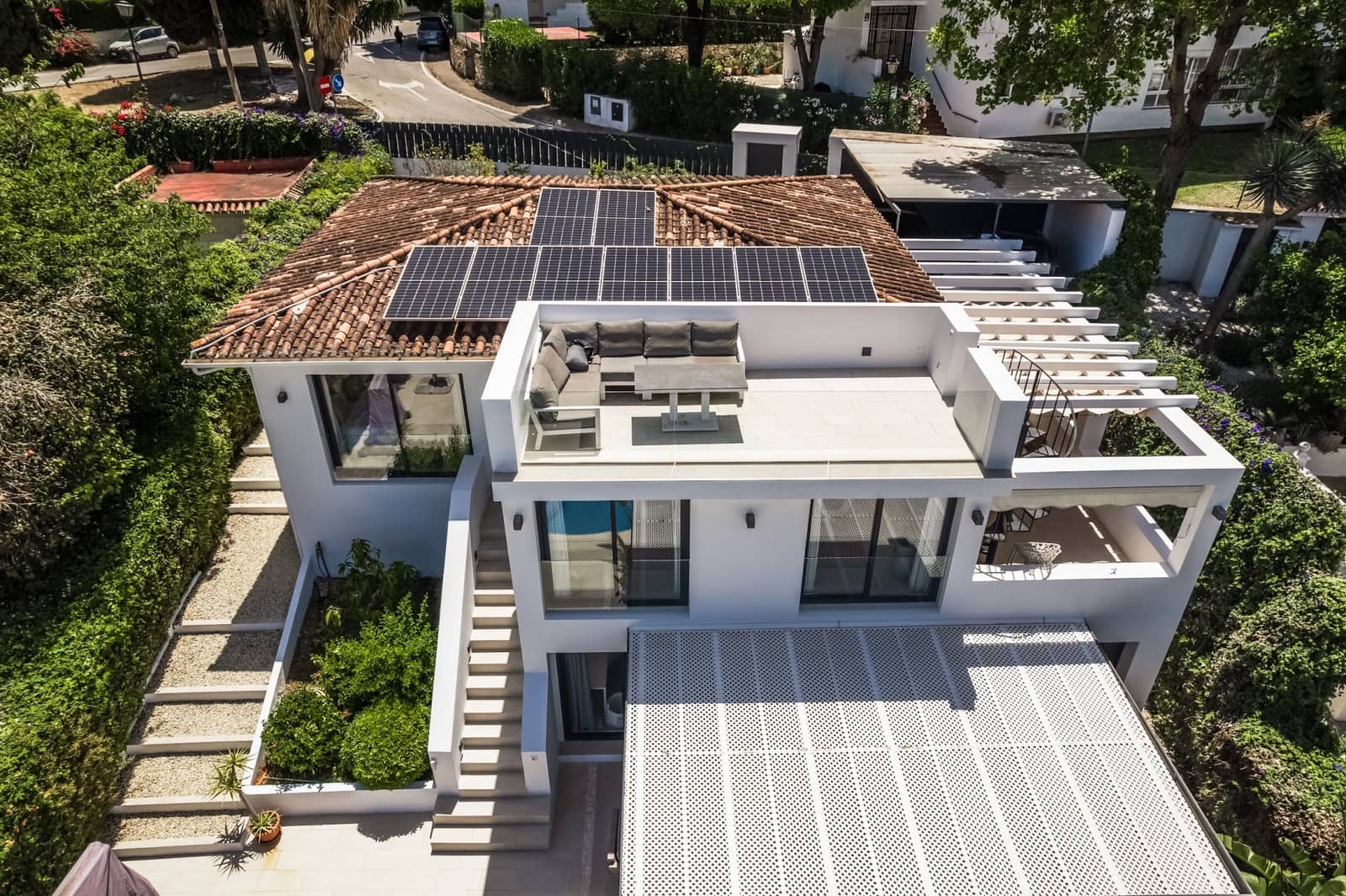 4 bedroom Villa for sale in Nueva Andalucia with pool garage - € 1,995,000 (Ref: 9034451)