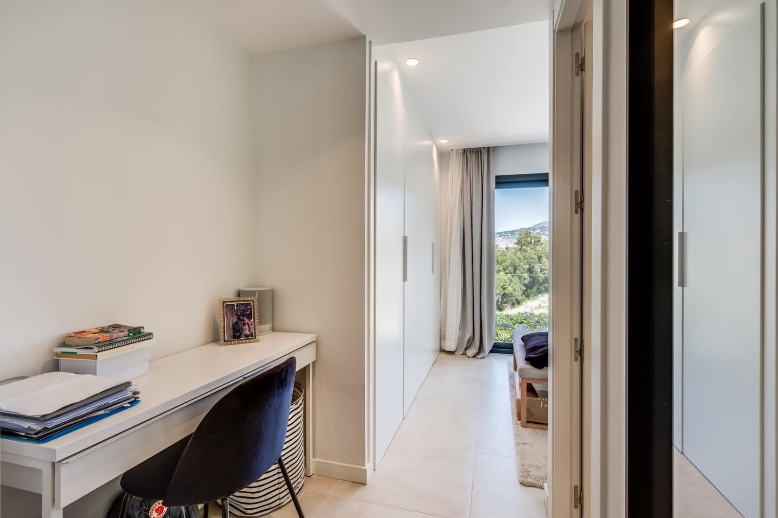 4 soverom Villa til salgs i Nueva Andalucia med svømmebasseng garasje - € 1 895 000 (Ref: 9034451)