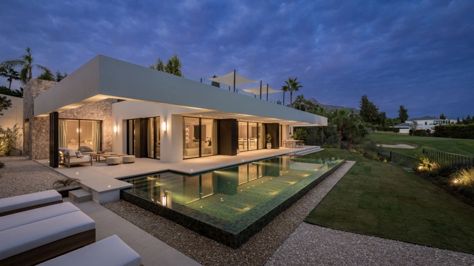 Chalet de 4 habitaciones en Nueva Andalucia en venta con piscina garaje - 5.975.000 € (Ref: 9034452)