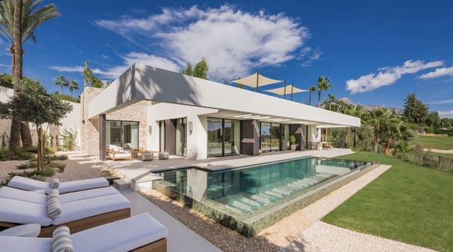 Chalet de 4 habitaciones en Nueva Andalucia, Marbella en venta con piscina garaje - 5.975.000 € (Ref: 9034452)