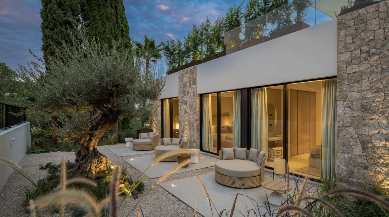 Chalet de 4 habitaciones en Nueva Andalucia en venta con piscina garaje - 5.975.000 € (Ref: 9034452)