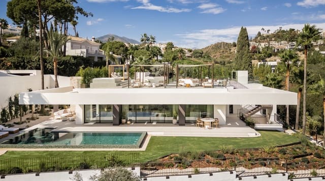 Chalet de 4 habitaciones en Nueva Andalucia, Marbella en venta con piscina garaje - 5.975.000 € (Ref: 9034452)