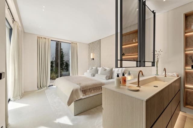 Chalet de 4 habitaciones en Nueva Andalucia, Marbella en venta con piscina garaje - 5.975.000 € (Ref: 9034452)