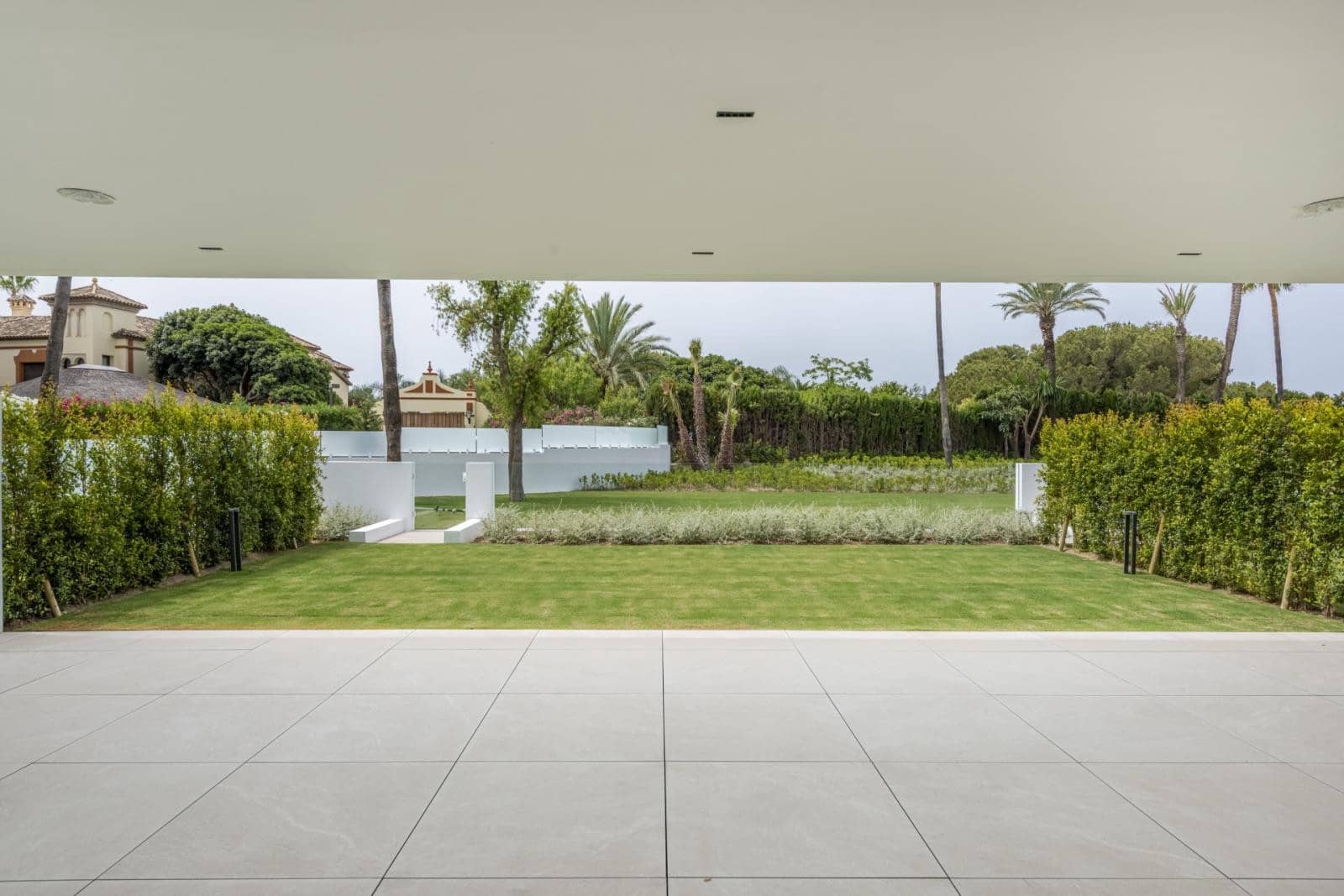 4 soveværelse Semi-Rækkehus til salg i Marbella med swimmingpool garage - € 5.500.000 (Ref: 9034453)