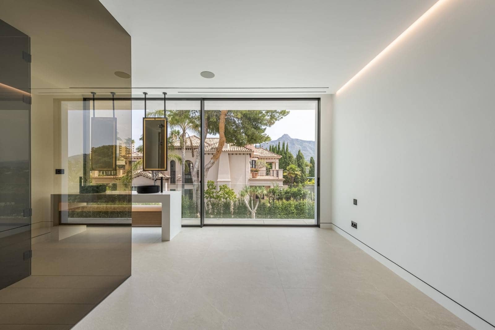 4 soveværelse Semi-Rækkehus til salg i Marbella med swimmingpool garage - € 5.500.000 (Ref: 9034453)