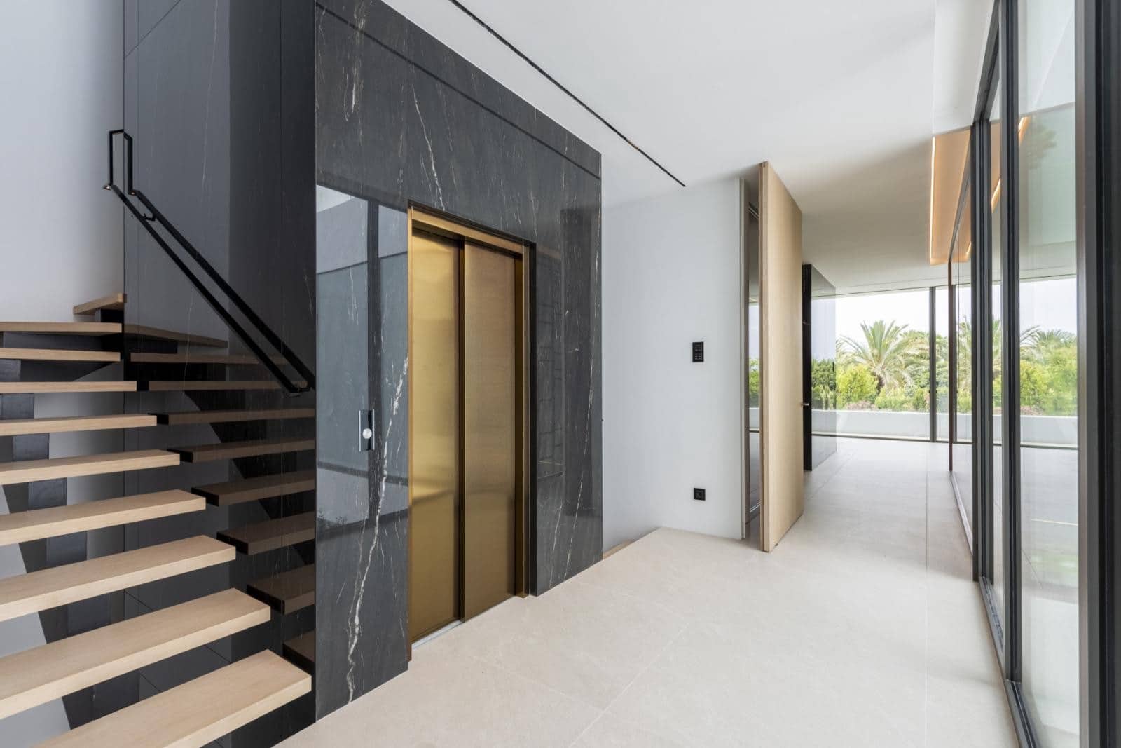 4 soveværelse Semi-Rækkehus til salg i Marbella med swimmingpool garage - € 5.500.000 (Ref: 9034453)