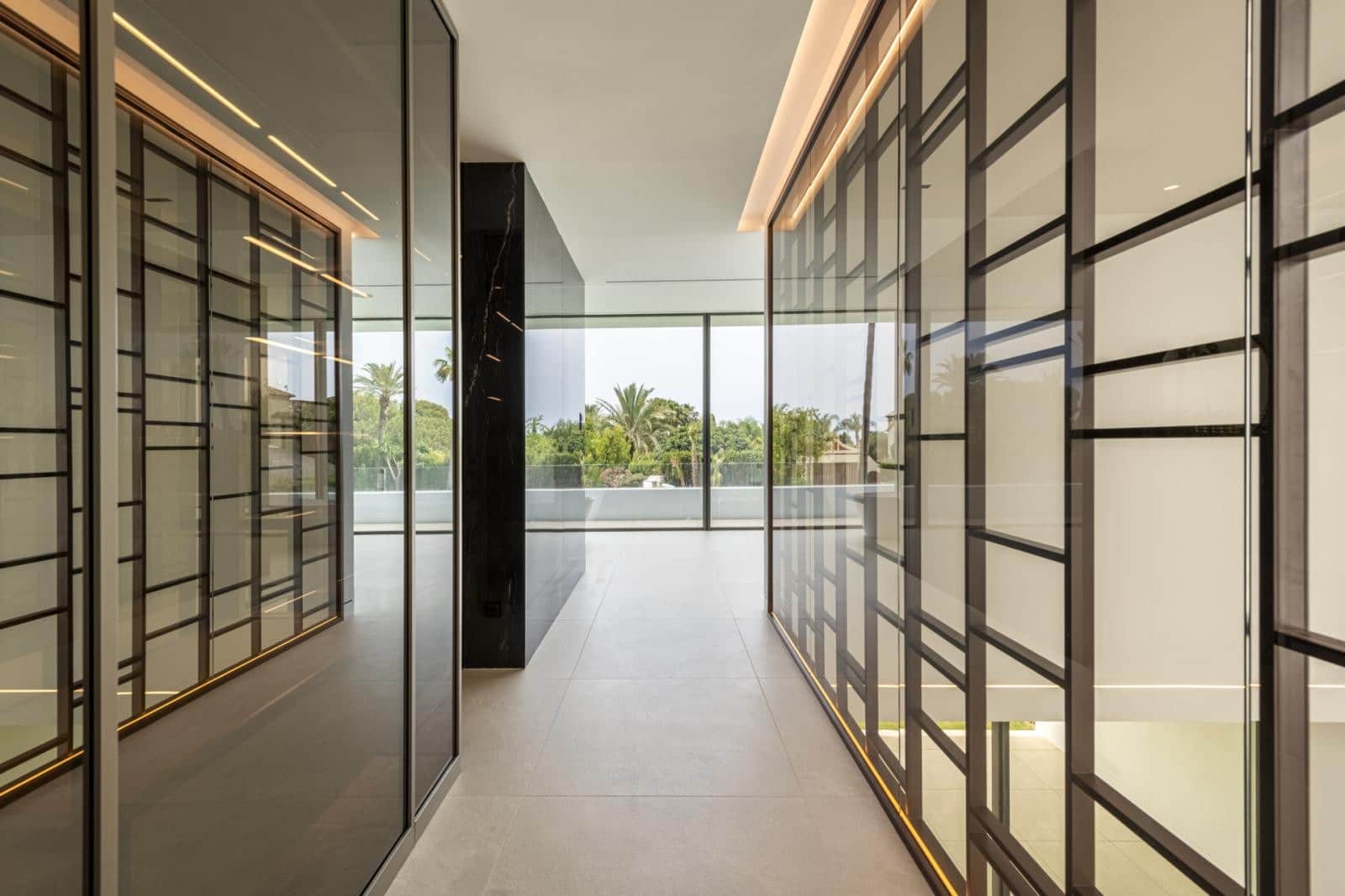 4 soveværelse Semi-Rækkehus til salg i Marbella med swimmingpool garage - € 5.500.000 (Ref: 9034453)