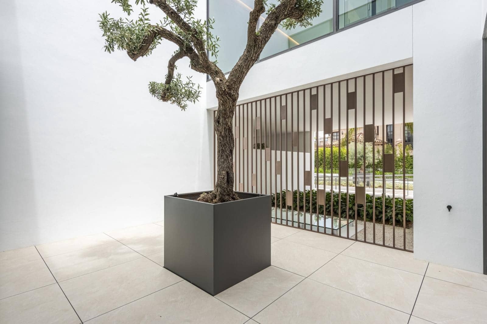 4 soveværelse Semi-Rækkehus til salg i Marbella med swimmingpool garage - € 5.500.000 (Ref: 9034453)