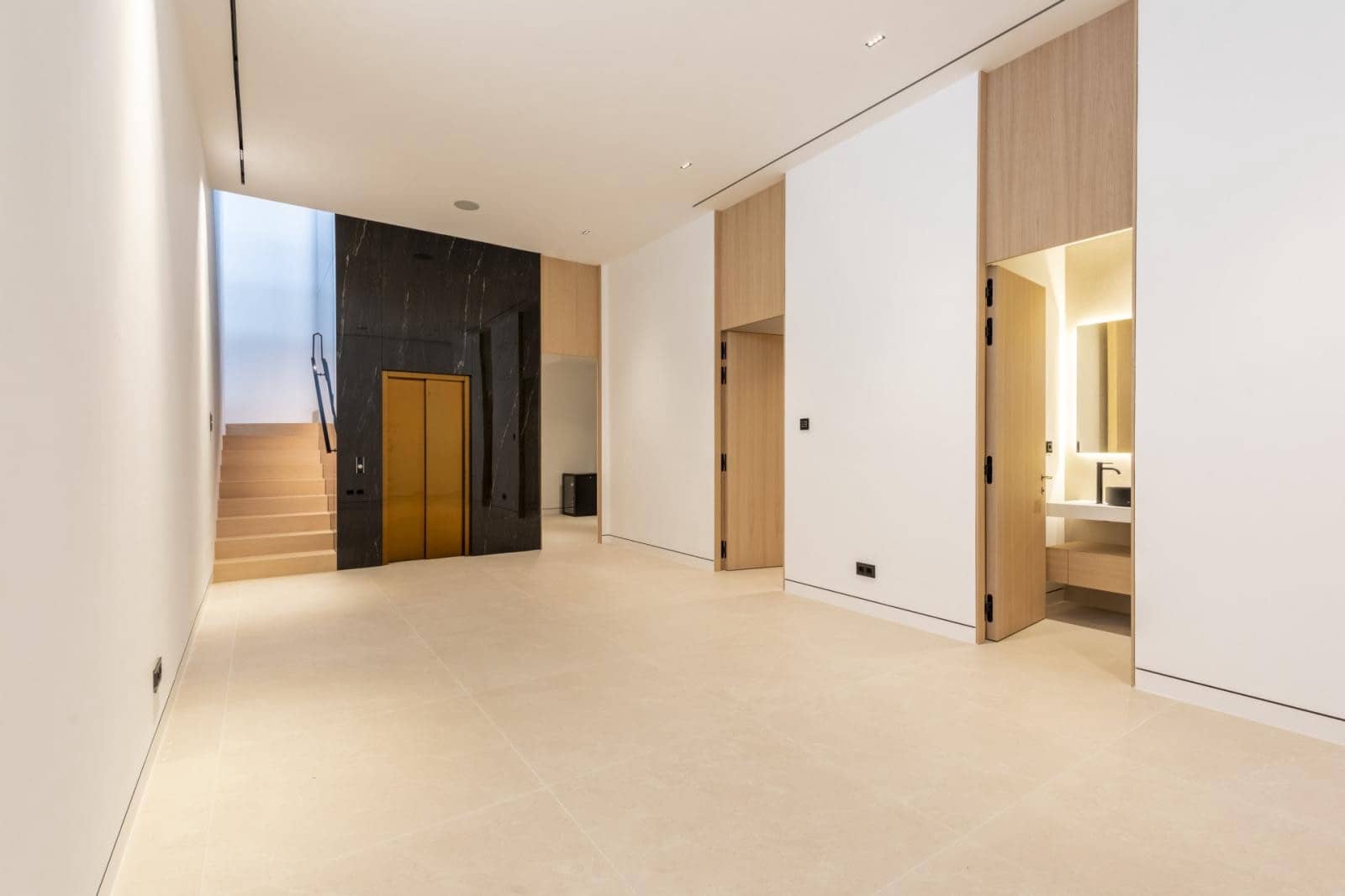 4 soveværelse Semi-Rækkehus til salg i Marbella med swimmingpool garage - € 5.500.000 (Ref: 9034453)