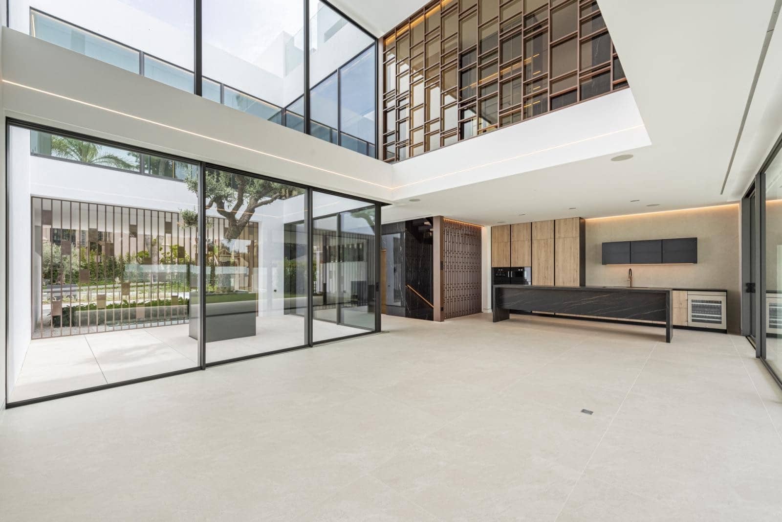 4 soveværelse Semi-Rækkehus til salg i Marbella med swimmingpool garage - € 5.500.000 (Ref: 9034453)