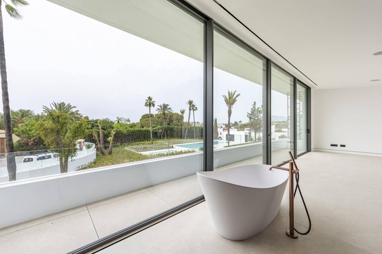 4 soveværelse Semi-Rækkehus til salg i Marbella med swimmingpool garage - € 5.500.000 (Ref: 9034453)