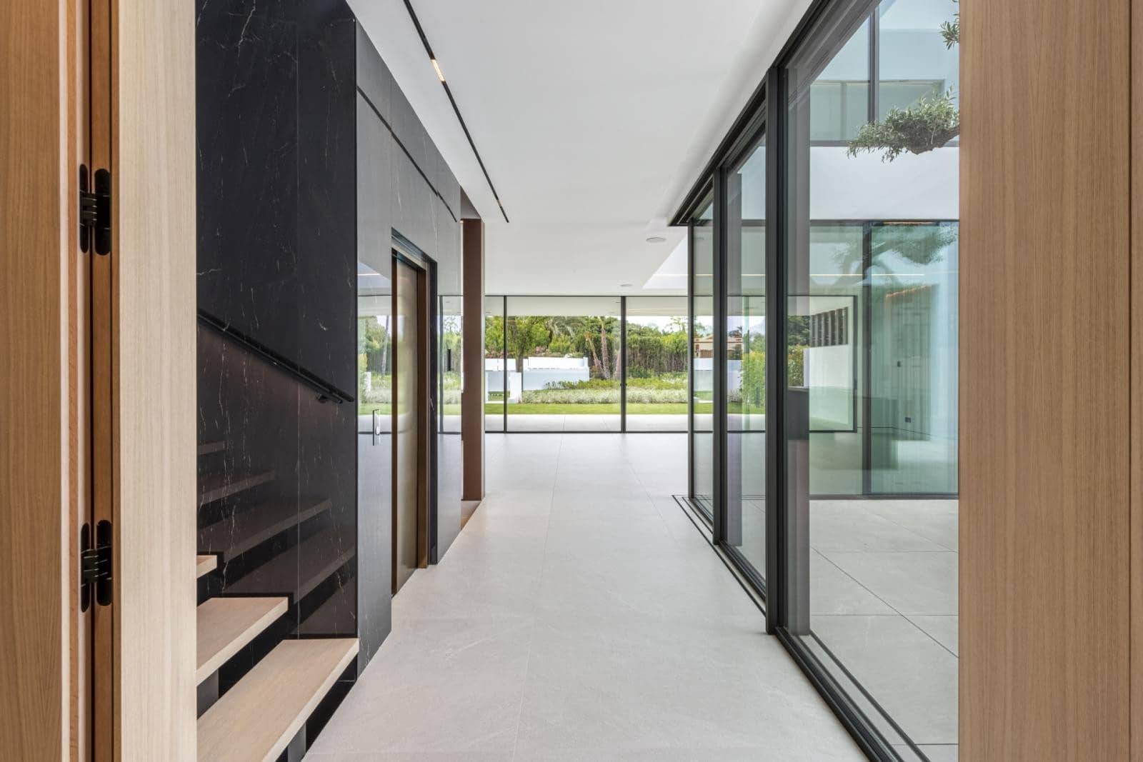 4 soveværelse Semi-Rækkehus til salg i Marbella med swimmingpool garage - € 5.500.000 (Ref: 9034453)