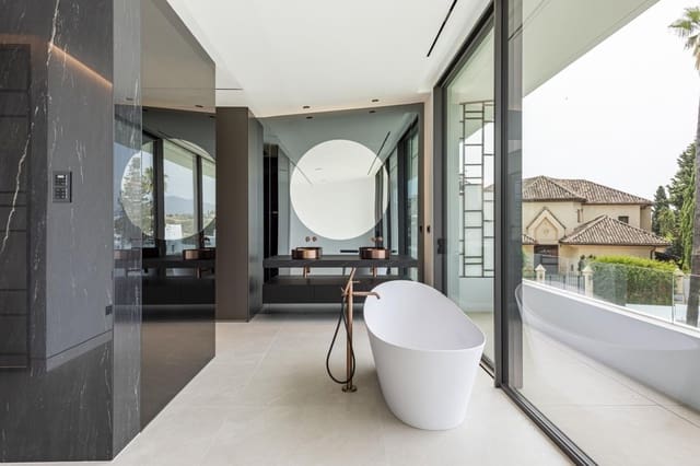 4 soverom Kjedet enebolig til salgs i Marbella med svømmebasseng garasje - € 5 500 000 (Ref: 9034453)