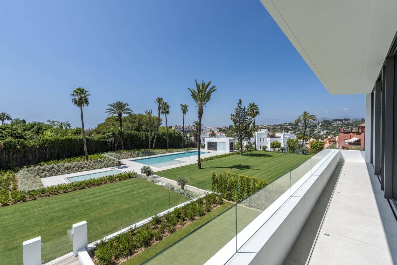 4 soveværelse Semi-Rækkehus til salg i Marbella med swimmingpool garage - € 5.500.000 (Ref: 9034453)