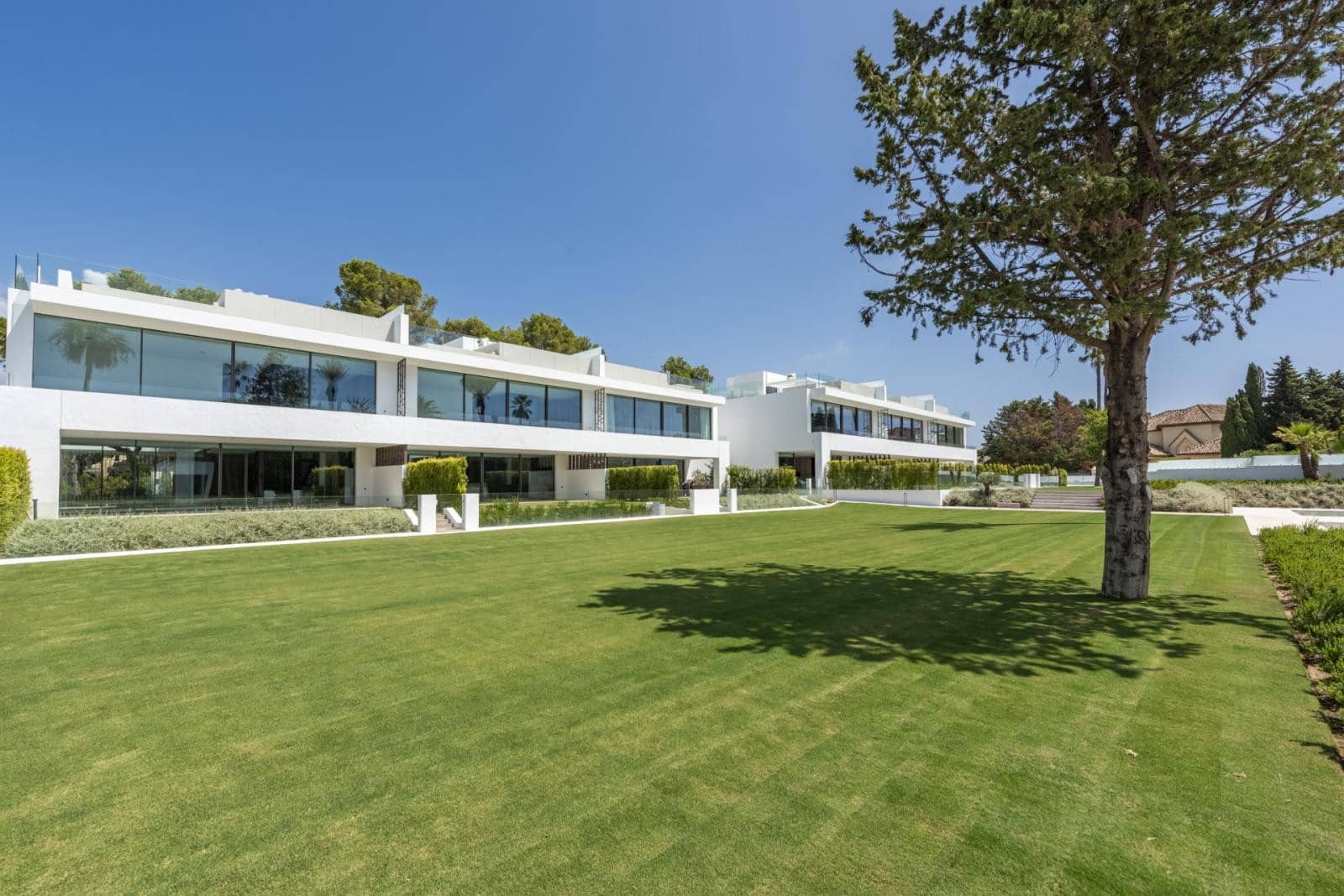 4 soveværelse Semi-Rækkehus til salg i Marbella med swimmingpool garage - € 5.500.000 (Ref: 9034453)