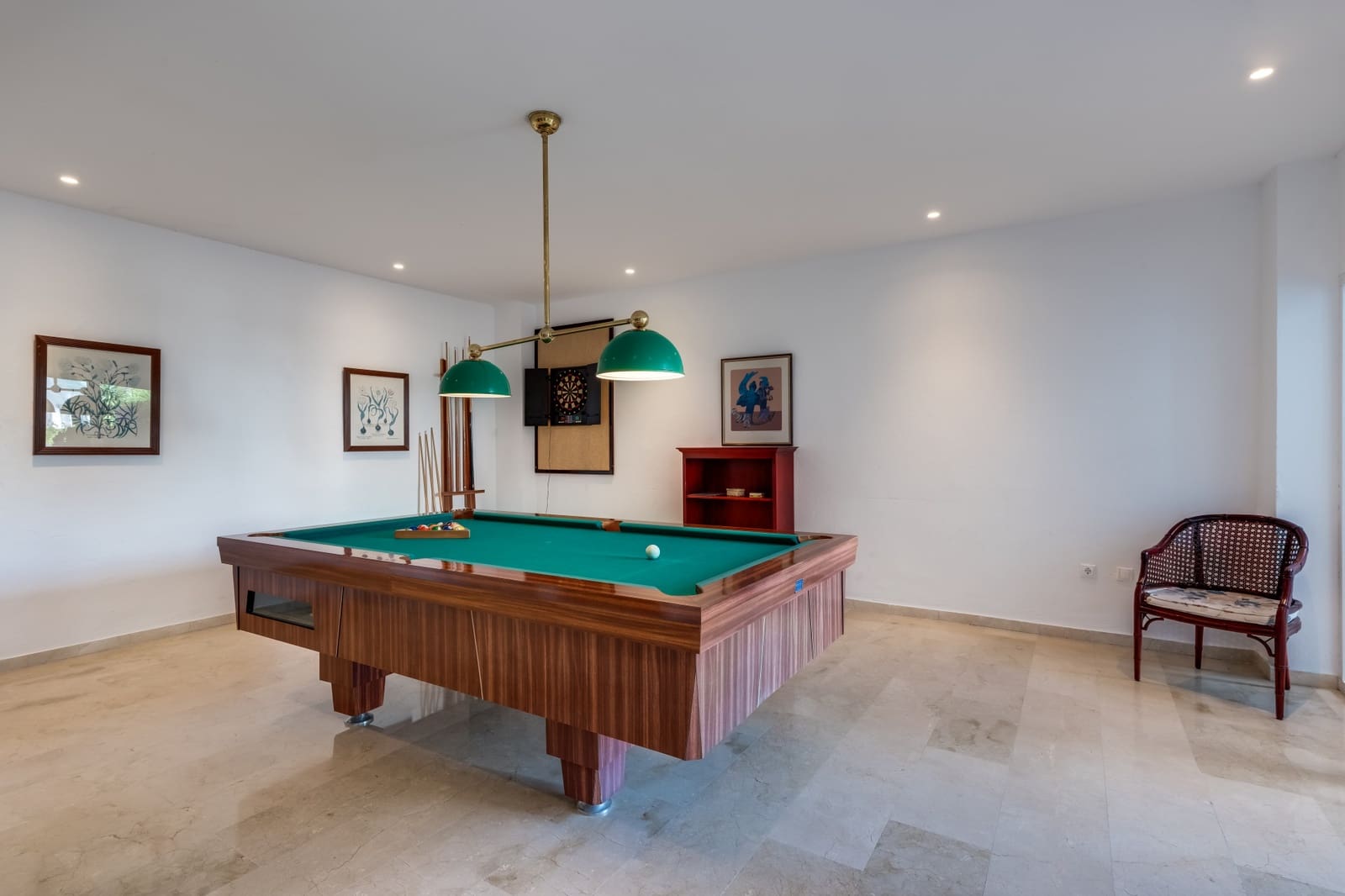 5 bedroom Apartment for sale in Estepona with pool garage - € 679,000 (Ref: 9057519)