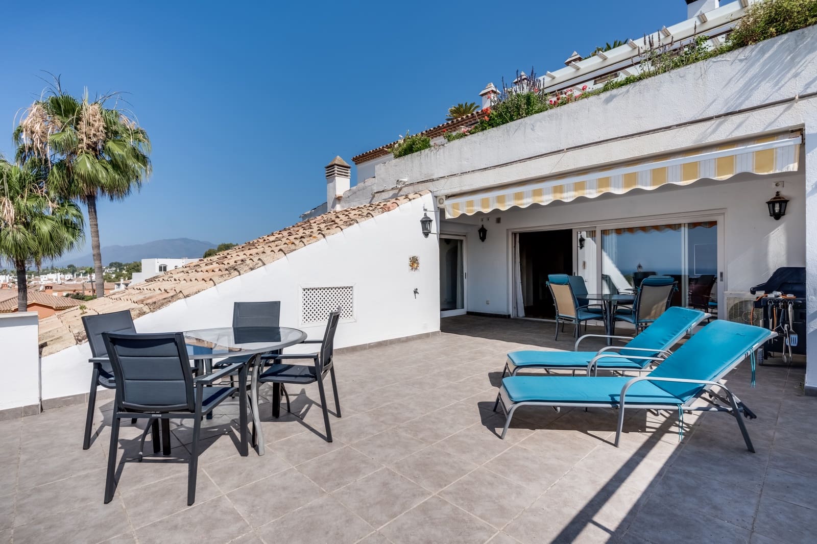 5 bedroom Apartment for sale in Estepona with pool garage - € 679,000 (Ref: 9057519)