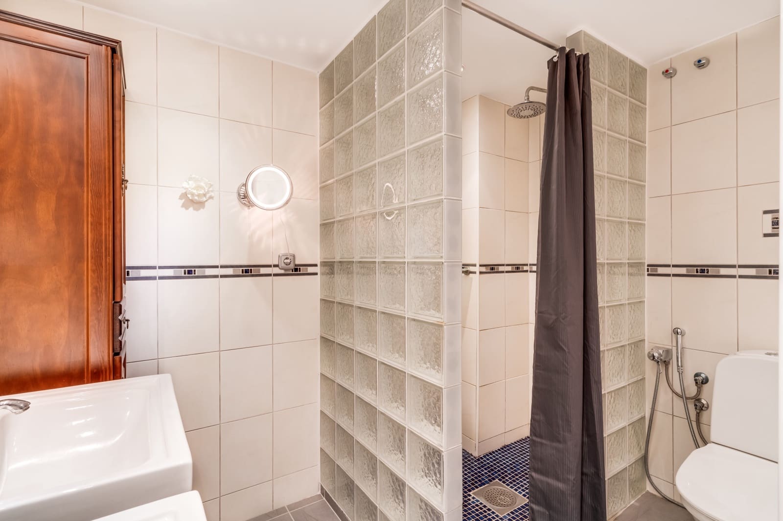 5 bedroom Apartment for sale in Estepona with pool garage - € 679,000 (Ref: 9057519)