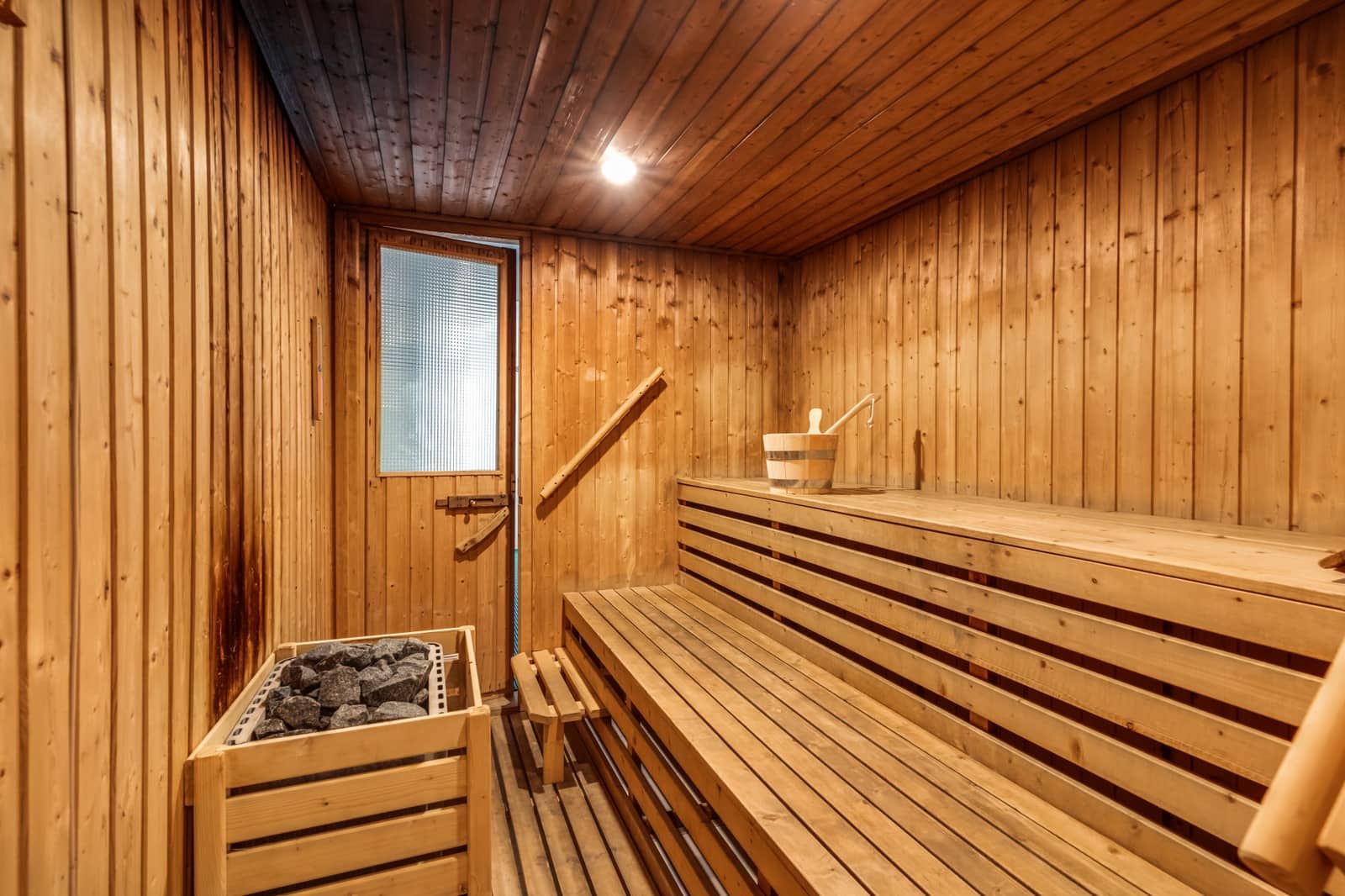 5 bedroom Apartment for sale in Estepona with pool garage - € 679,000 (Ref: 9057519)