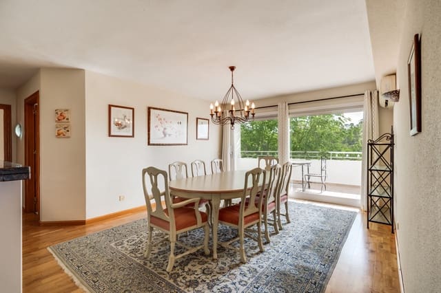 5 makuuhuone Huoneisto myytävänä paikassa Estepona mukana uima-altaan 
autotalli - 679 000 € (Ref: 9057519)