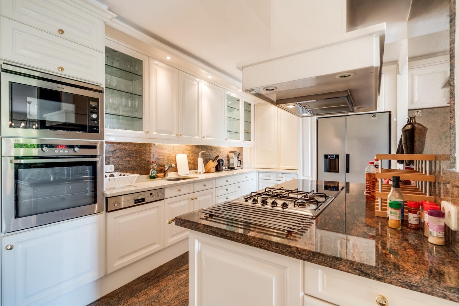 5 bedroom Apartment for sale in Estepona with pool garage - € 679,000 (Ref: 9057519)