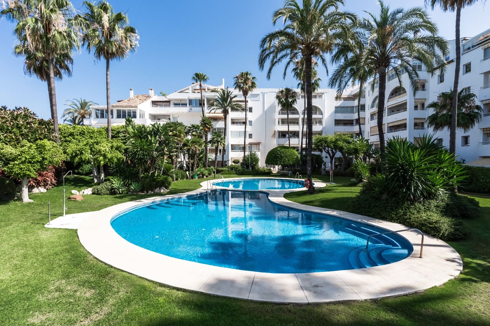 5 bedroom Apartment for sale in Estepona with pool garage - € 679,000 (Ref: 9057519)