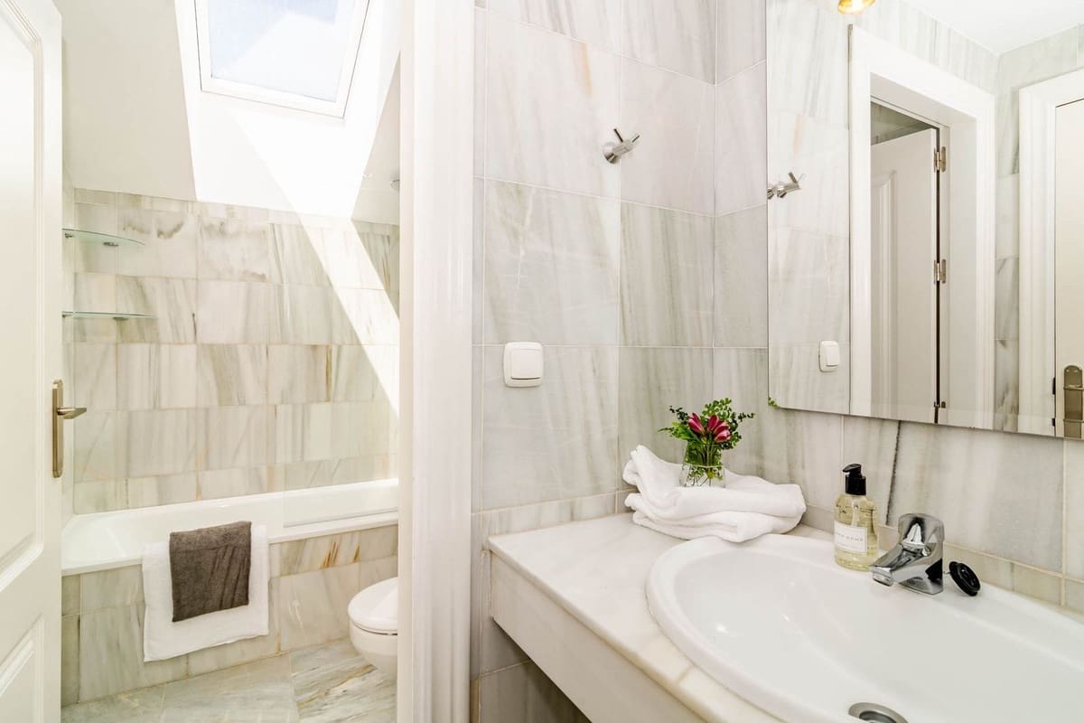 3 soveværelse Penthouse til salg i Nueva Andalucia med swimmingpool garage - € 599.000 (Ref: 9059279)